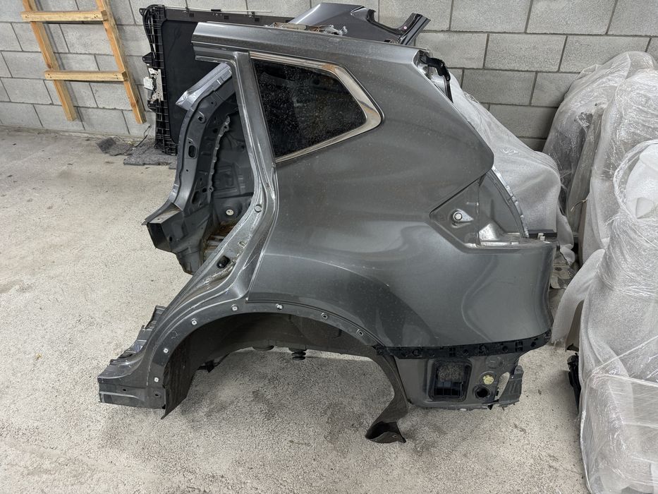 Nissan Rogue X- Trail T32 2014 - 2020 року Ляда Кришка багажника Бампер задній Підсилювач Фонарь лівий правий Пластик багажника весь комплект РОЗБОРКА