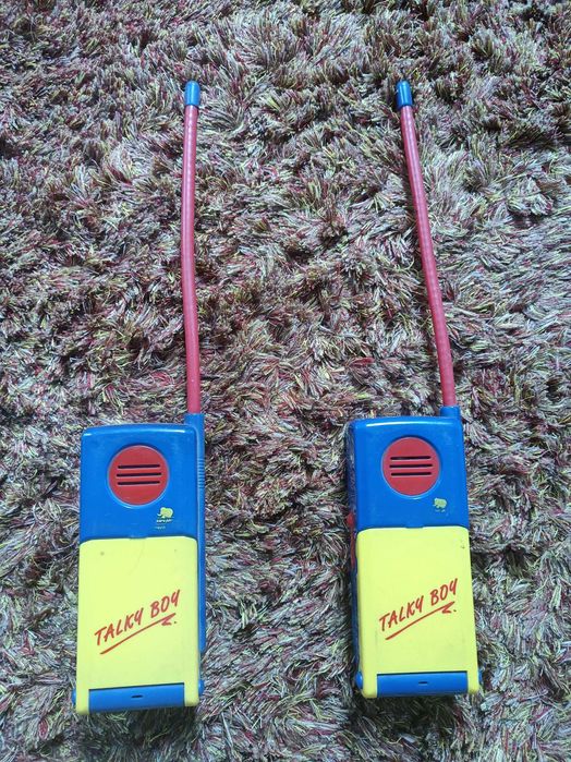 zabawkowe telefony i walkie talkie