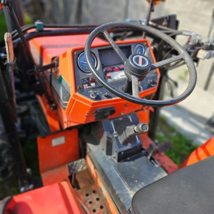 Hinomoto E2604  Mini ciągnik 4x4 - 26KM - Hinomoto E2604 z turem