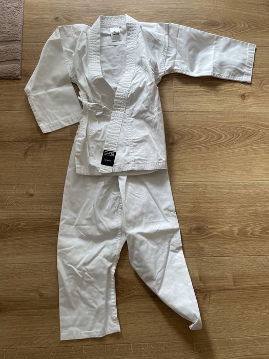 Sprzedam stroj do karate dla dziecka - nieuzywany