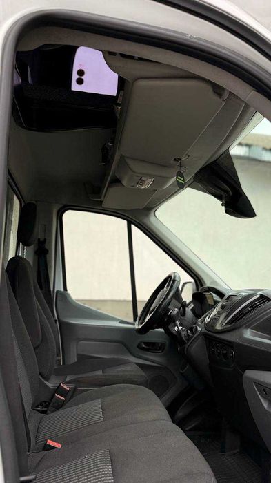 Автомобіль Ford Tranzit