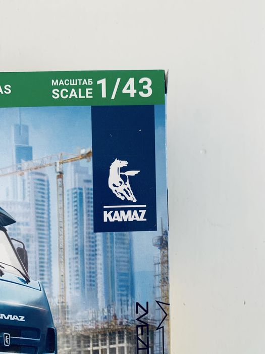 Samochód ciężarowy Kamaz 65115 model dobsklejania Zvezda 43006