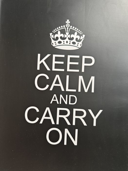 Plakat czarny z białą ramką Keep Calm and Carry on