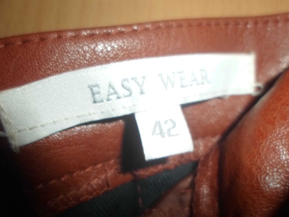 blusa da marca Fórmula + saia da marca EASY WEAR