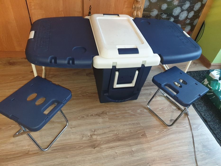Lodówka turystyczna z krzesełkami