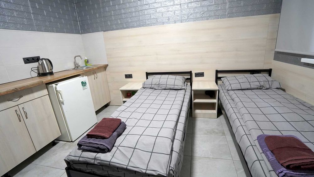 Оренда студії  в цоколі-дешева ціна (з великим вікном)