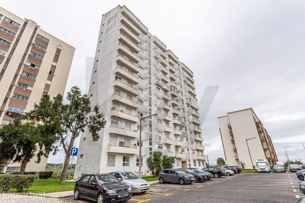 Apartamento T3 com Suite, Varandas e Churrasqueira – Oportunidade na U