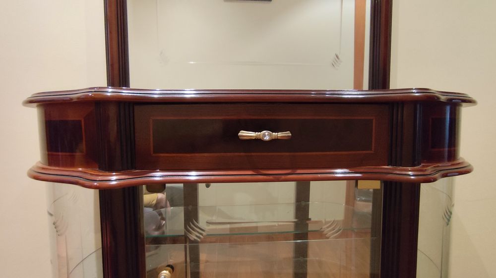 Cristaleira com espelho