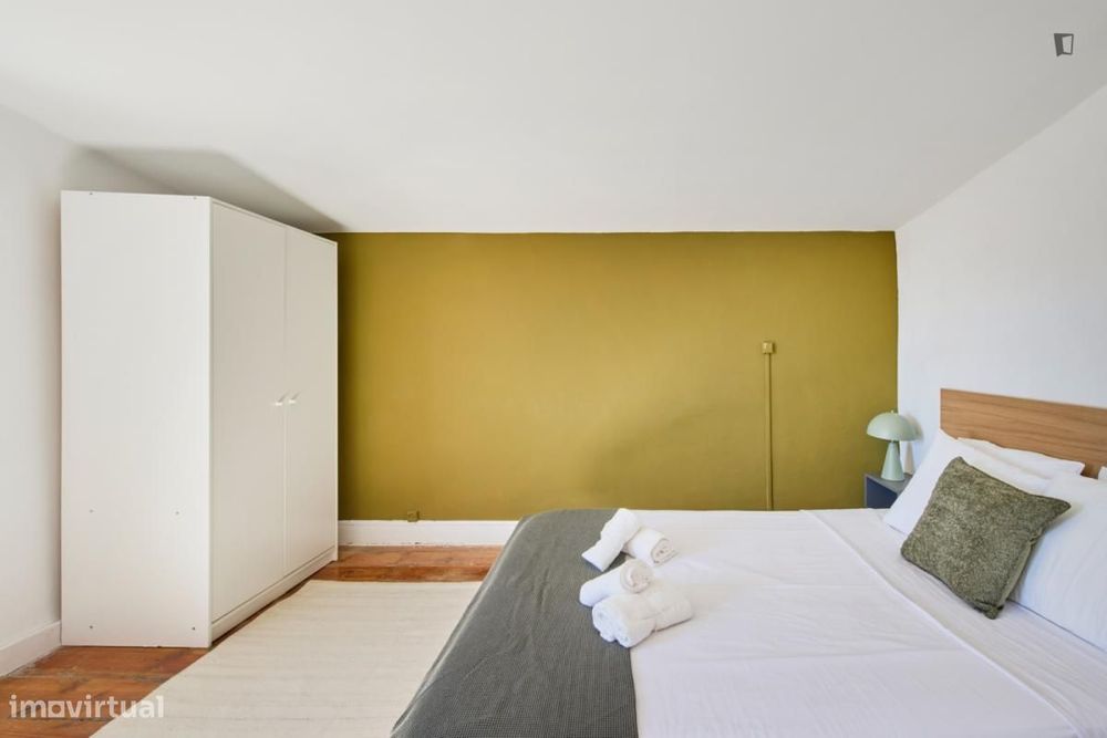 Quarto - localizado em São Bento Lisbon
