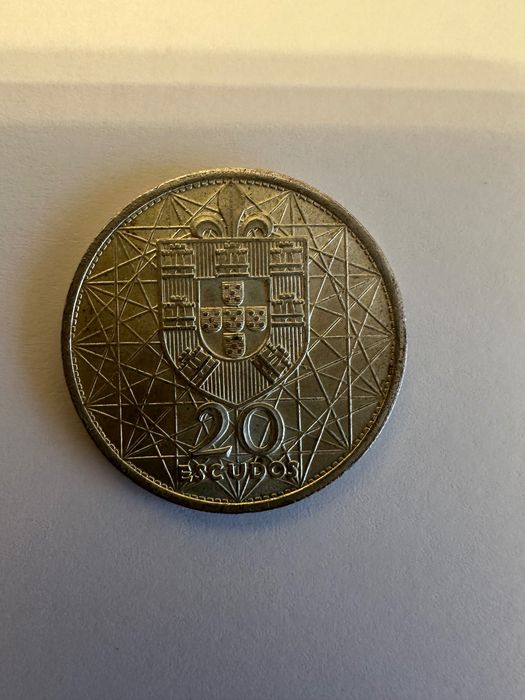Moedas de escudo antigas