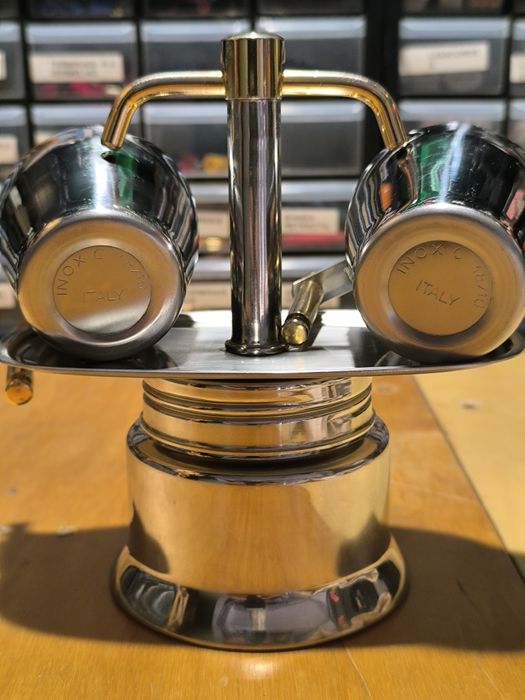 Cafeteira italiana para dois cafés