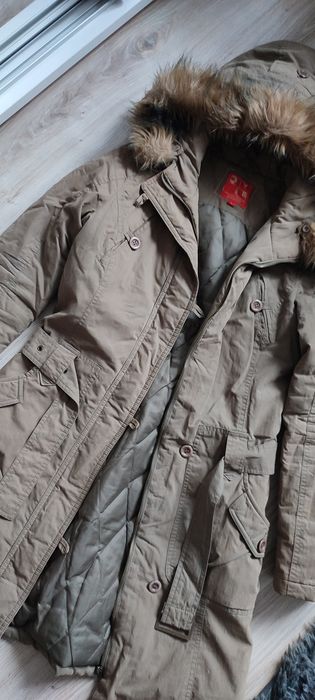Płaszcz parka z kapturem z futerkiem 
Rozmiar S 
Firma Ravel 
Stan ide