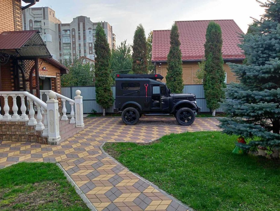 Двоповерхоий будинок в центральному районі міста