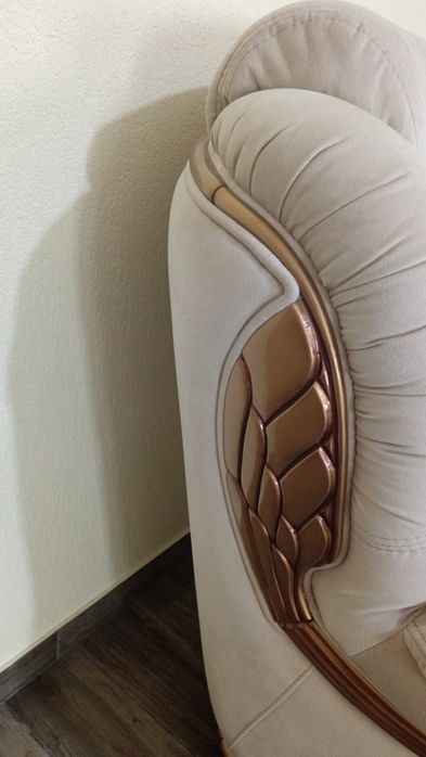 Sofá Semi Novo, Tons de Bege