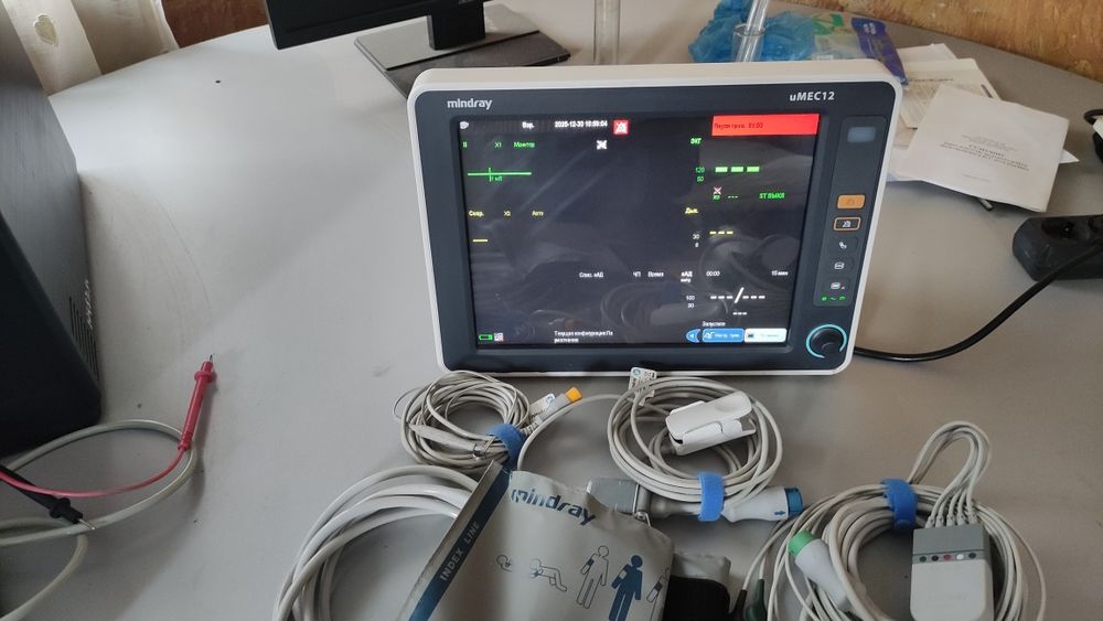 Mindray uMEC 12, универсальный прикроватный монитор пациента