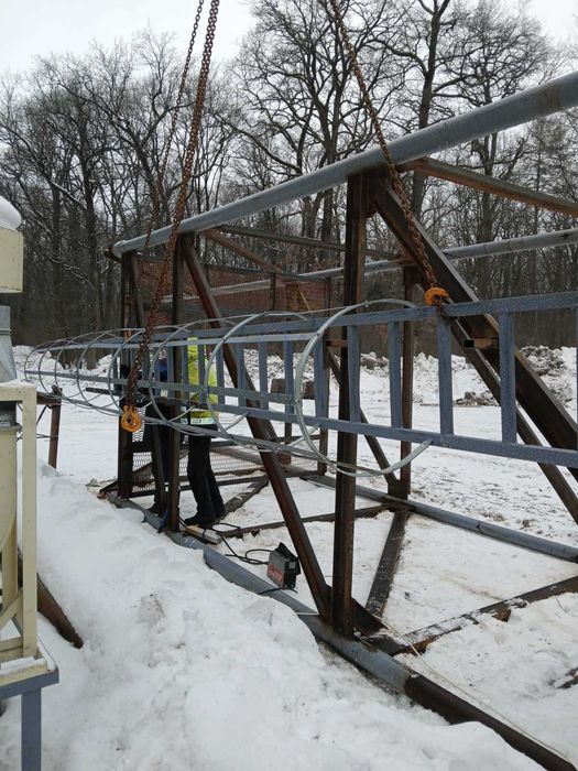 Бригада зварювальників та монтажників