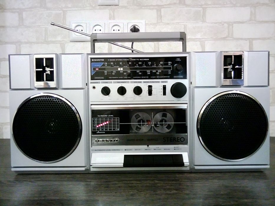 SANYO M9811LU Stereo Radio Cassette Recorder 1984