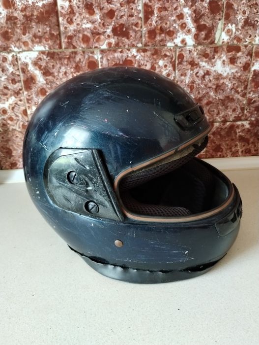 Kask szczękowy czarny