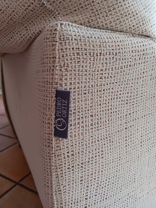 Sofá 2 lugares Pedro Ortiz