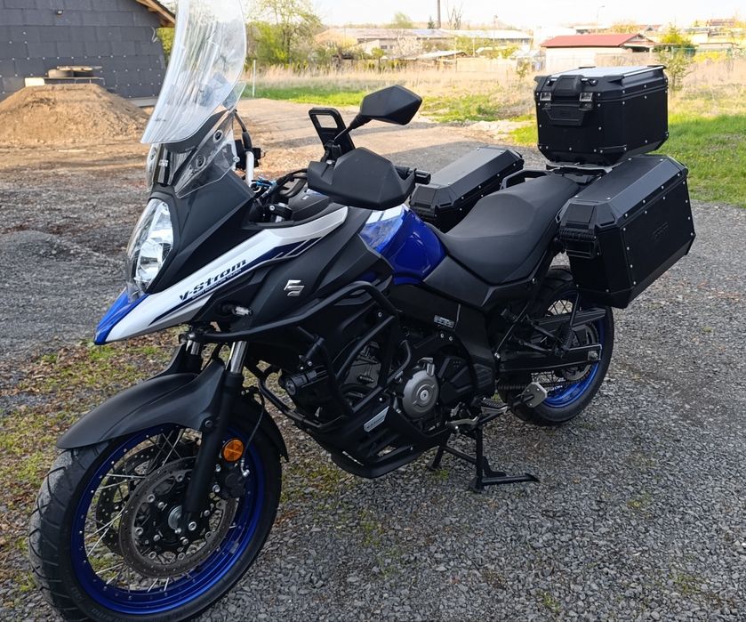 Piękny motocykl Suzuki DL650XT VStrom. Mały przebieg.