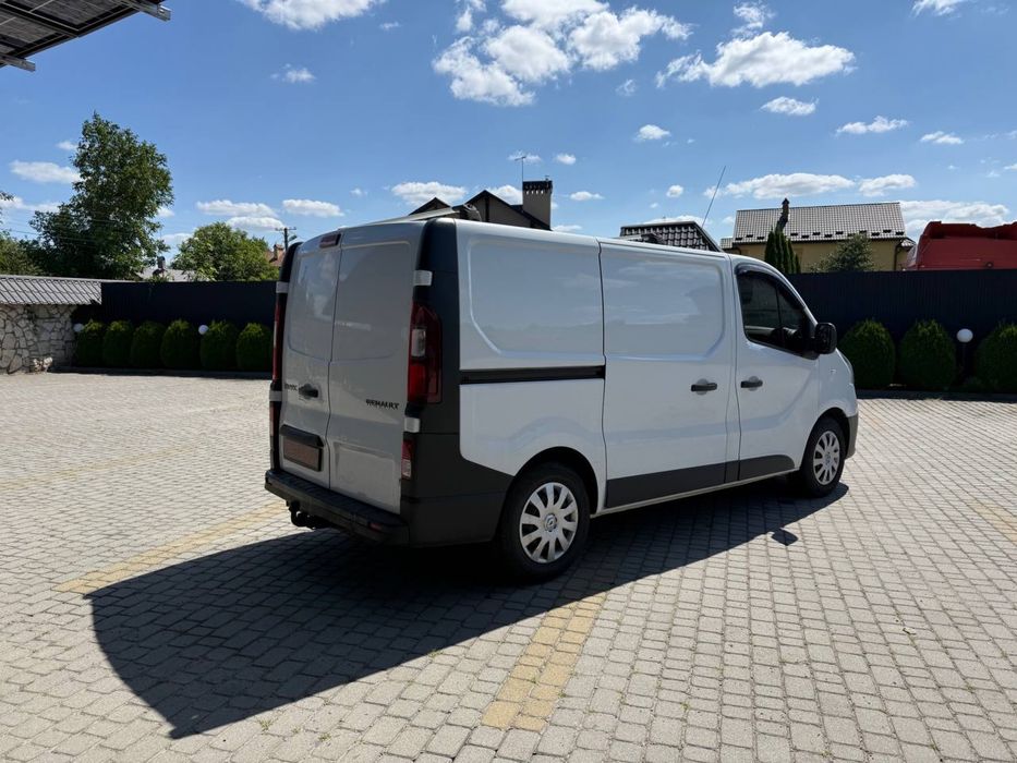 Оренда буса Renault Trafic у Львові. Прокат авто Львів