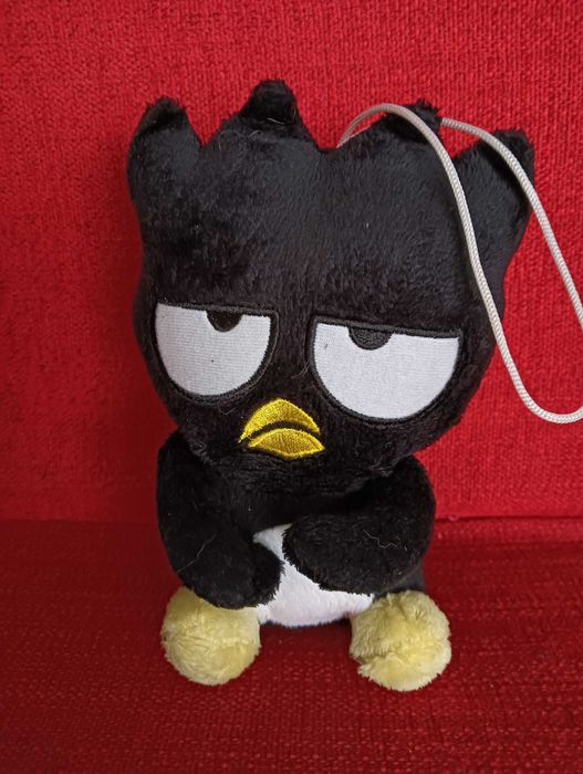 Peluche médio de pendurar preto e amarelo 18cm