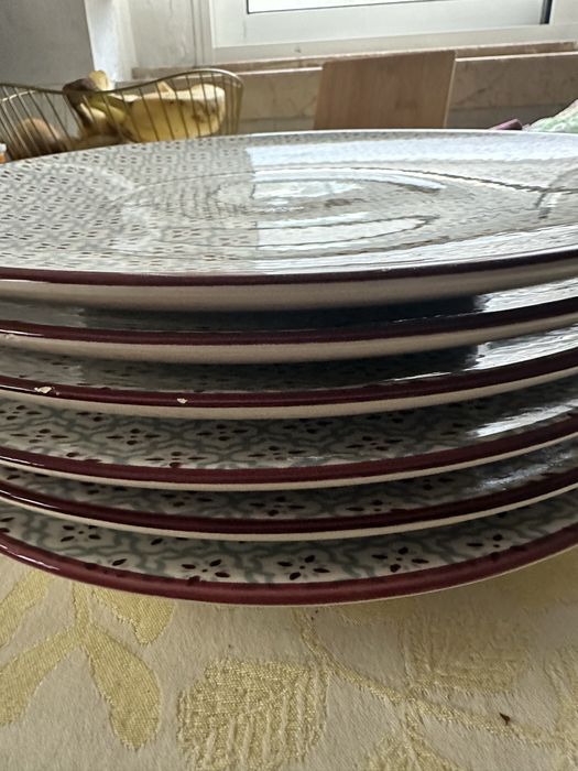 Conjunto Pratos em bom estado