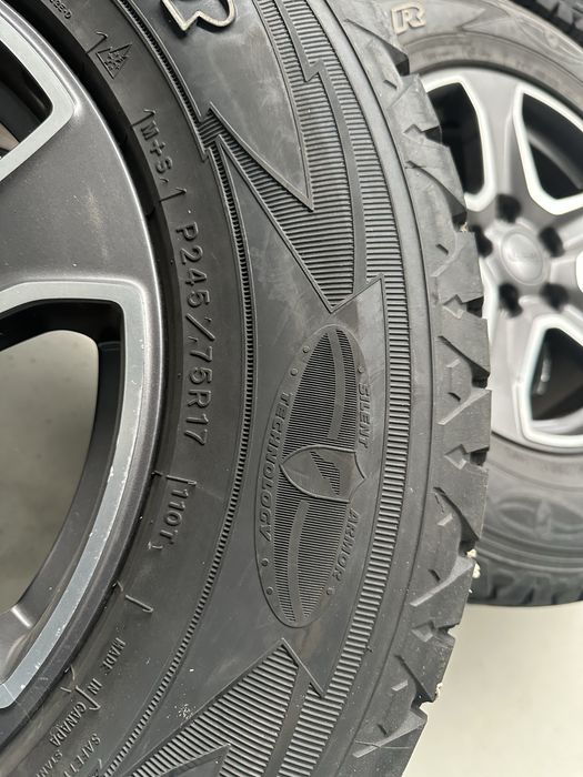 Jantes originais Jeep + Pneus