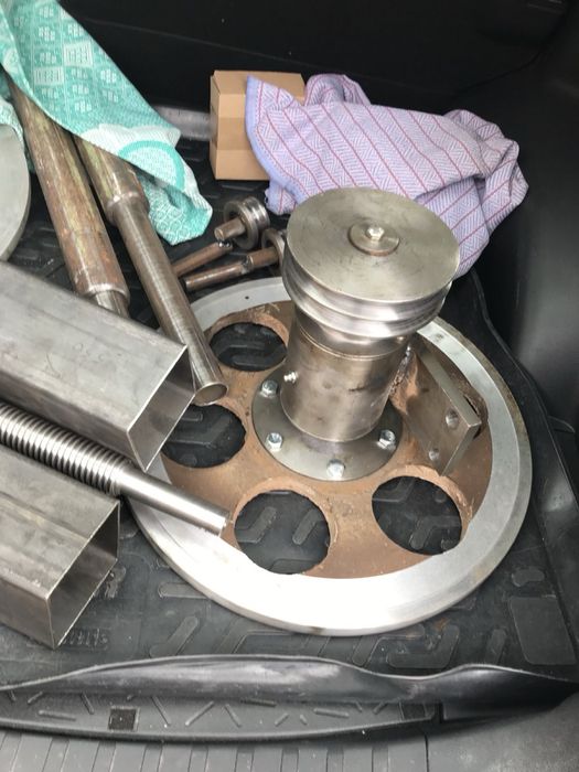 Алюміневі колеса до  пилорами. Є будь-які запчастини, шківи, диски