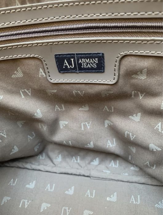Armani Jeans carteira de verniz