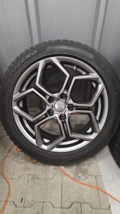 Felgi Kia Oryginał 18' z oponami Pirelli 235/45r18
