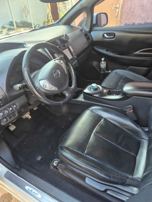 Nissan Leaf электромобиль