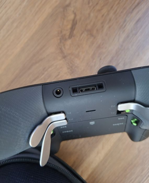 Г еймпад Xbox Elite Wireless Controller Series 2 + чохол  не перевірявся