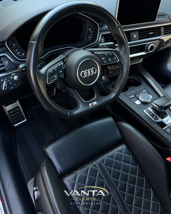Detalhe Automóvel - Lavagem exterior/ limpeza inteiror