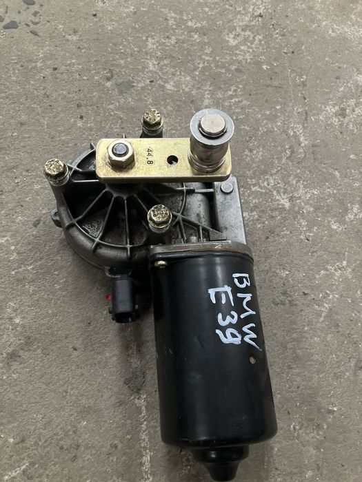 BMW E39 - silniczek wycieraczek przód