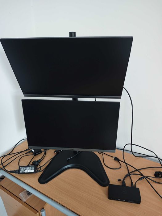 2× Монітор Samsung SR35 24" + док-станція Dell + стійка