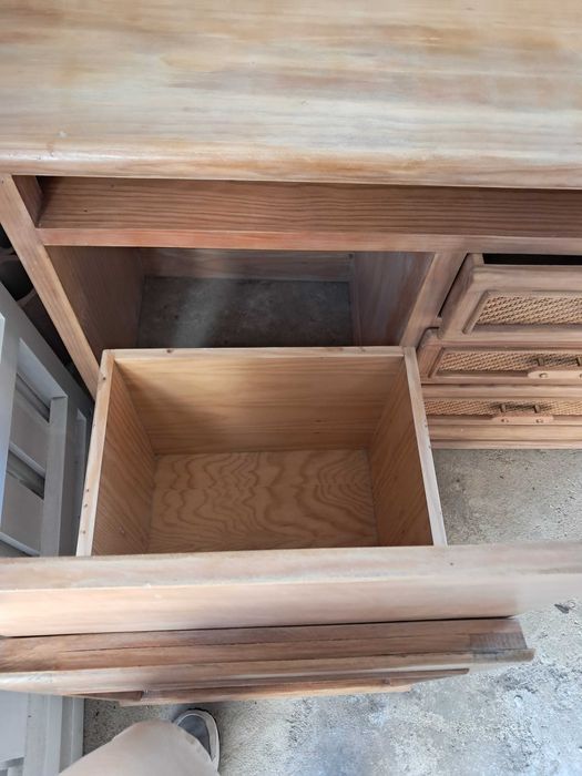 Secretária, mesa maquilhagem, armario WC em palhinha