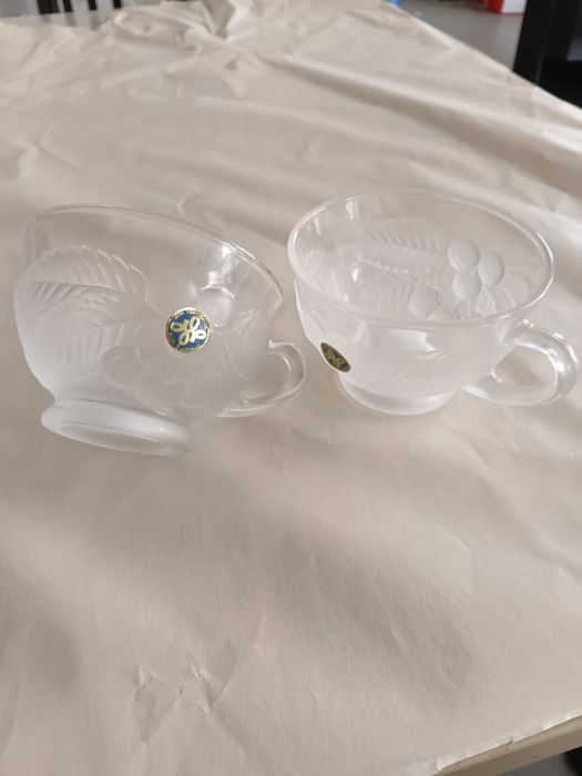 2 chavenas vidro com relevo marca Hoya coleçao Cordial(novas)