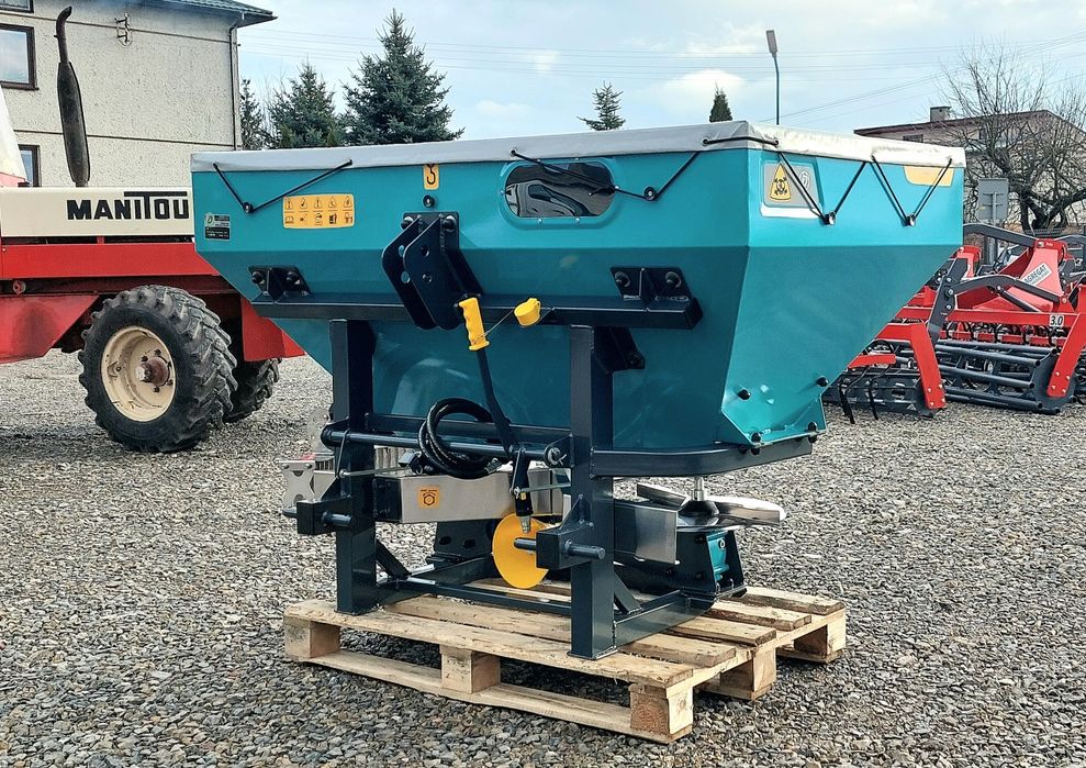 Rozsiewacz nawozów D-pol RNZ Polowy Sadowniczy 600 - 2200l  Promar