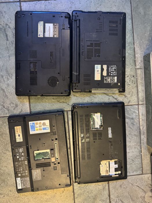 Laptopy cztery sztuki stan nieznany  HP, Toshiba,acer i acer