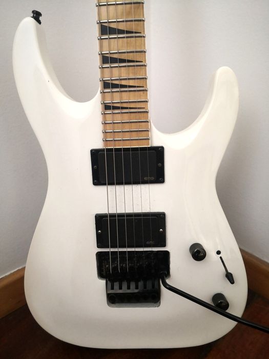 Jackson JS32 com EMG 81/85