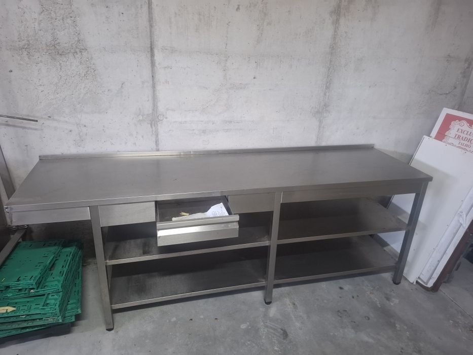 Balcão em inox com gaveta