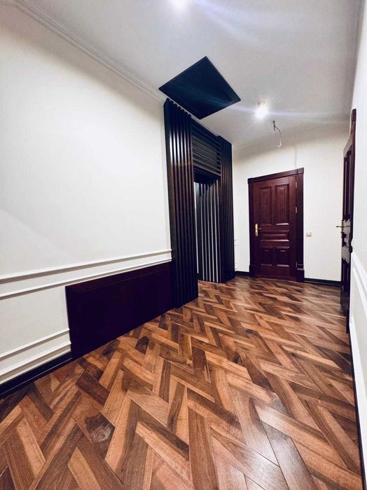 Продається просторий  будинок в Центрі