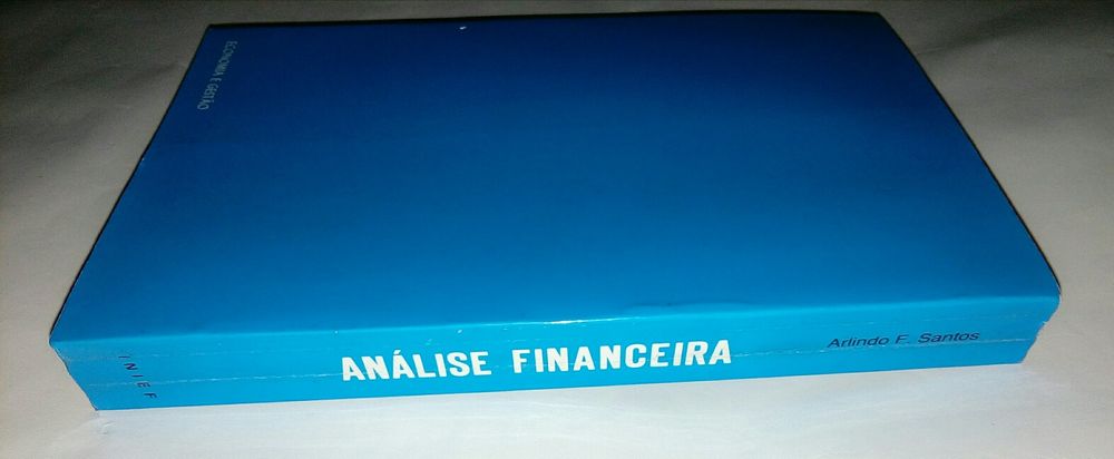 Lote livros técnicos da área de Economia, Contabilidade e Fiscalidade