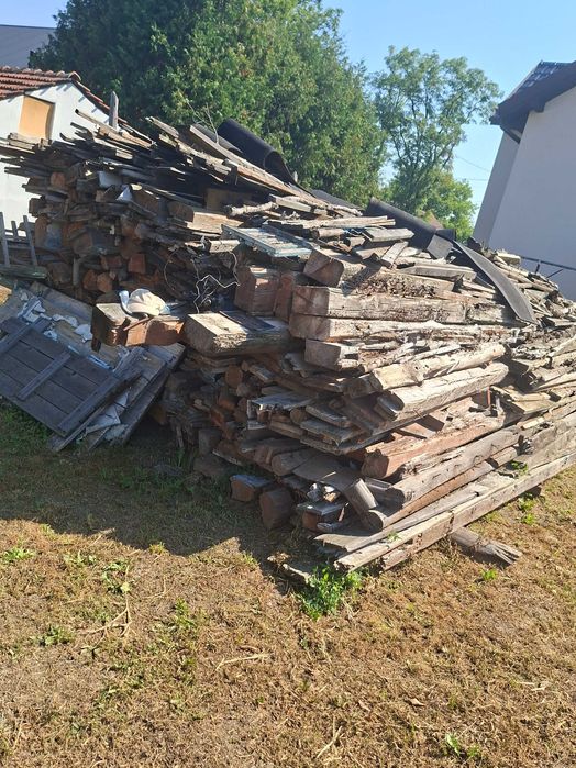 Drewno z rozbiorki domu