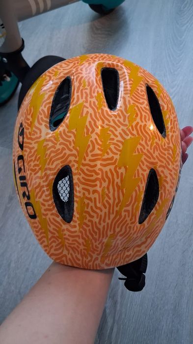 Kinderkraft Cutie rowerek biegowy + kask Giro