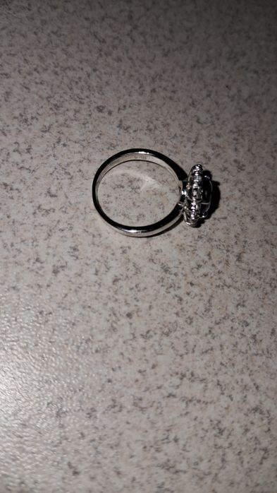 Каблучка 14,5 зі срібла 925 проби з аметистом та фіанітами

Детальніше