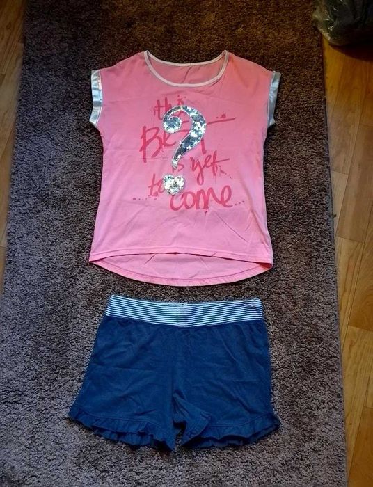 Футболка + шорти, на 9-12 років.