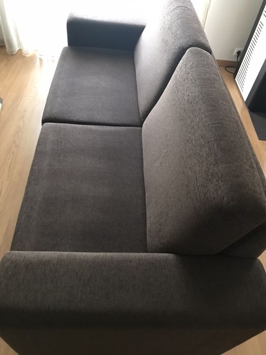 Sofá castanho escuro