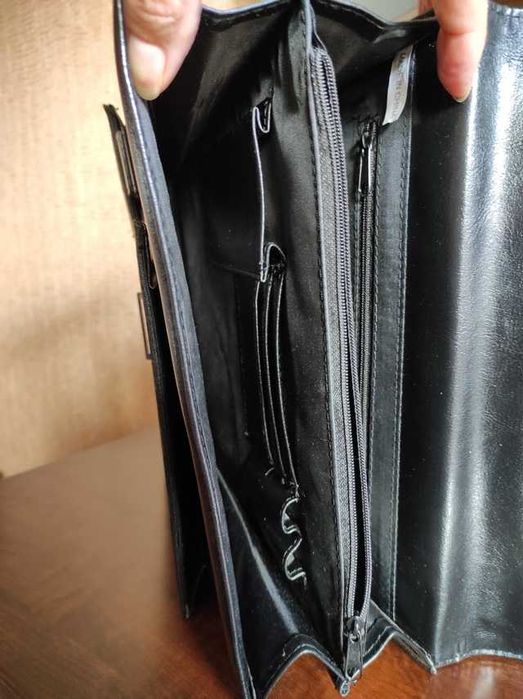 Продам жіночий портфель новий